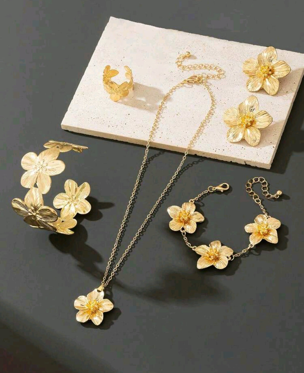 6 Piece Golden Set